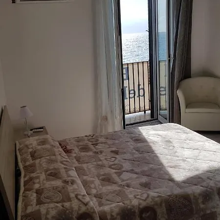 Alojamento de Acomodação e Pequeno-almoço Del Mare 3*